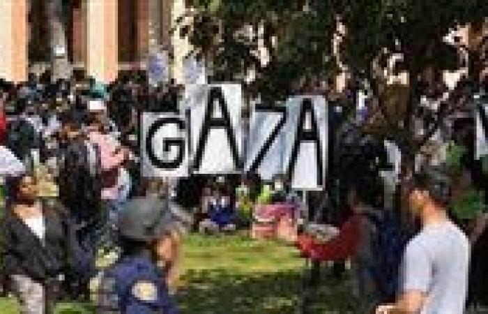 داعمة لإسرائيل| تظاهر طلاب جامعة أكسفورد احتجاجا على استضافة نانسي بيلوسي